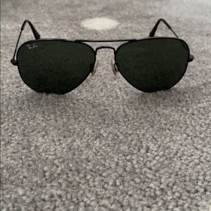 Black ray ban aviator